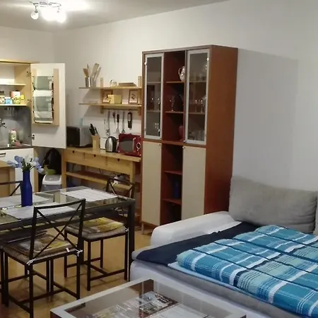 Mojmirova Apartment Prague